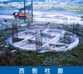 西側柱廊