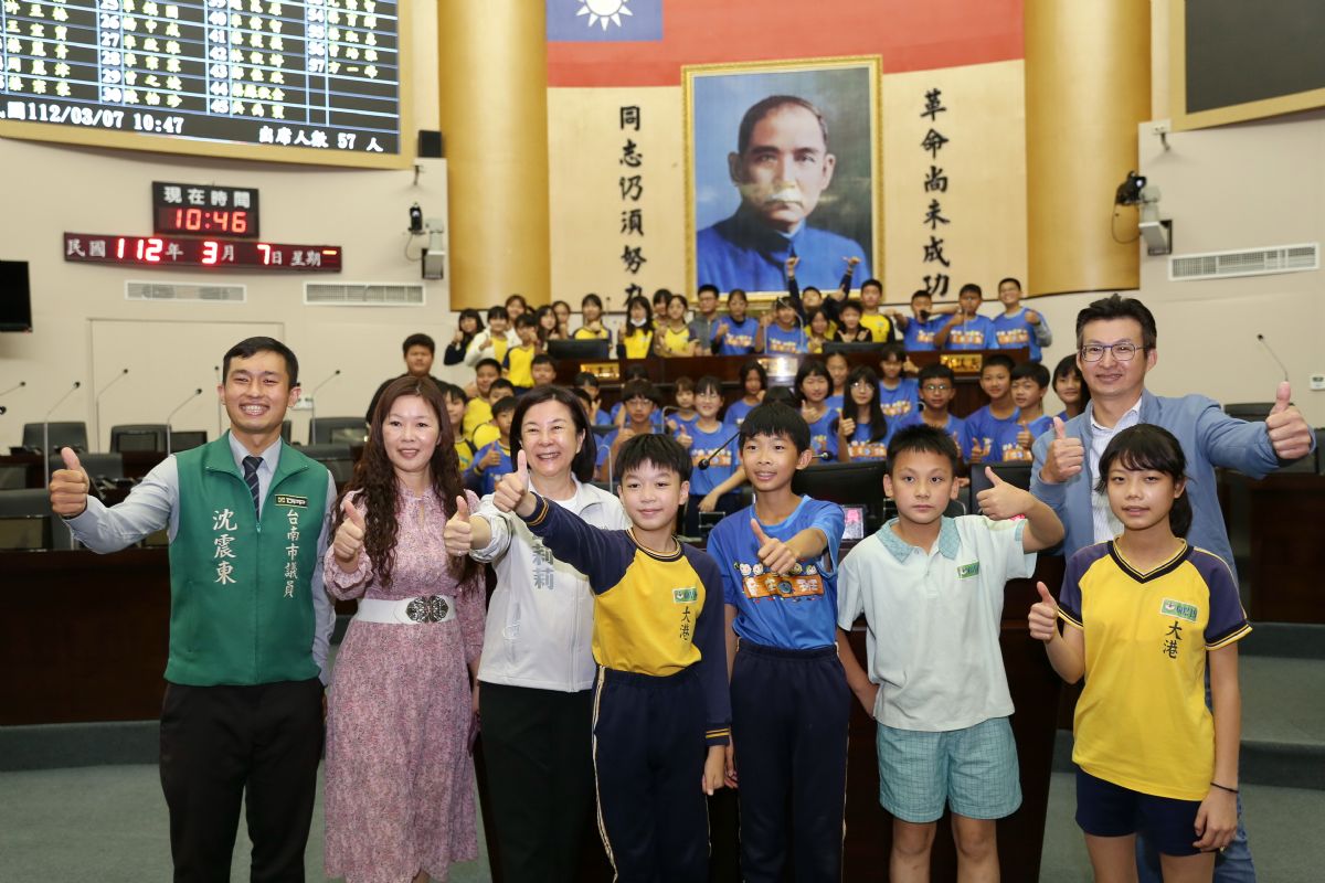 大港國小訪南市議會 邱莉莉議長讚民主教育向下札根