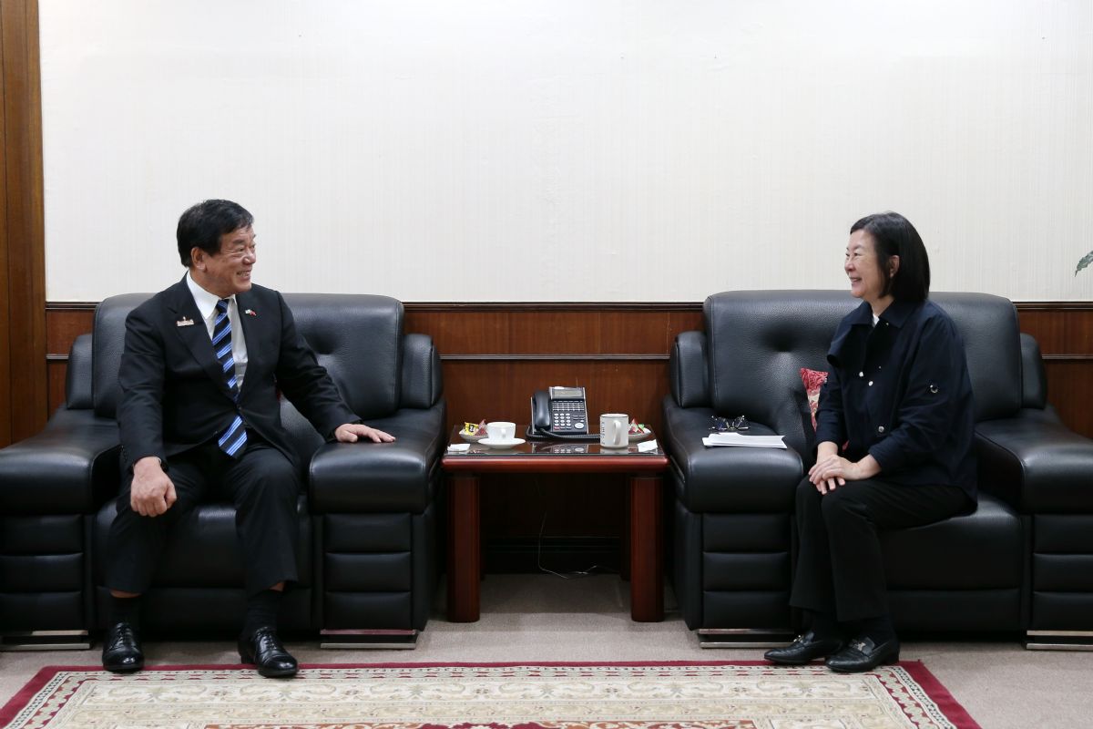 神奈川縣議員杉山信雄拜會邱莉莉議長
