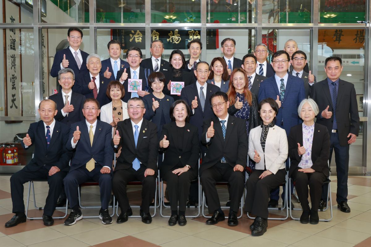 日本本庄市府會首長率團拜會
