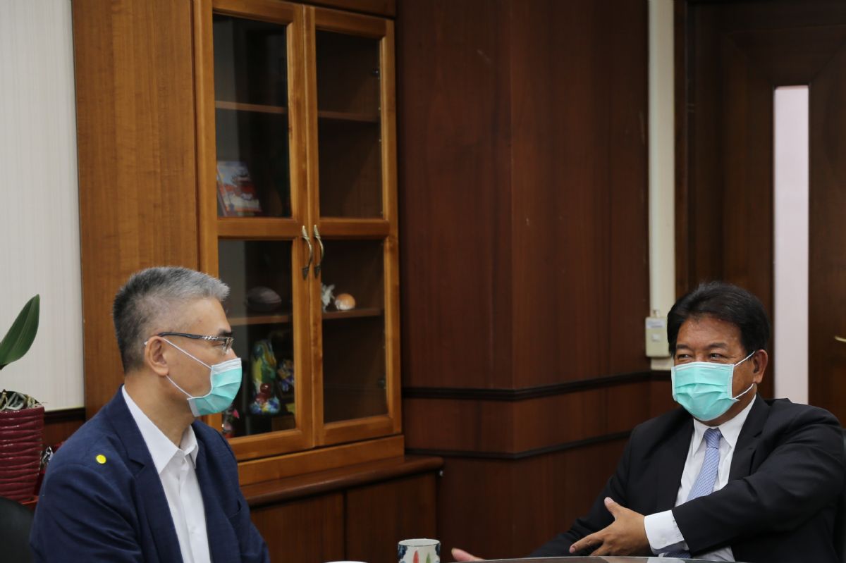 郭信良議長與農業局謝耀清局長共商漁電共生之道
