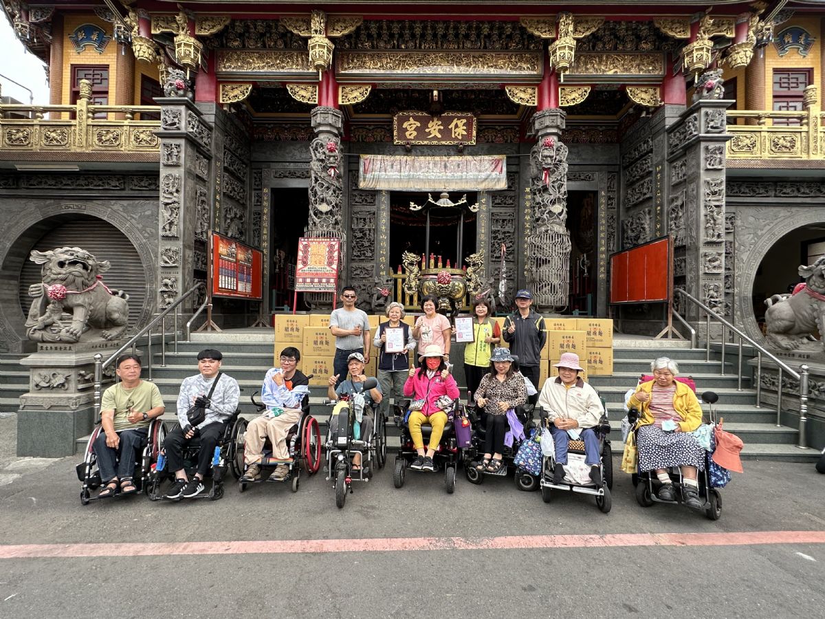 議長邱莉莉-和保安宮信眾捐關廟麵給南市脊髓損傷協會