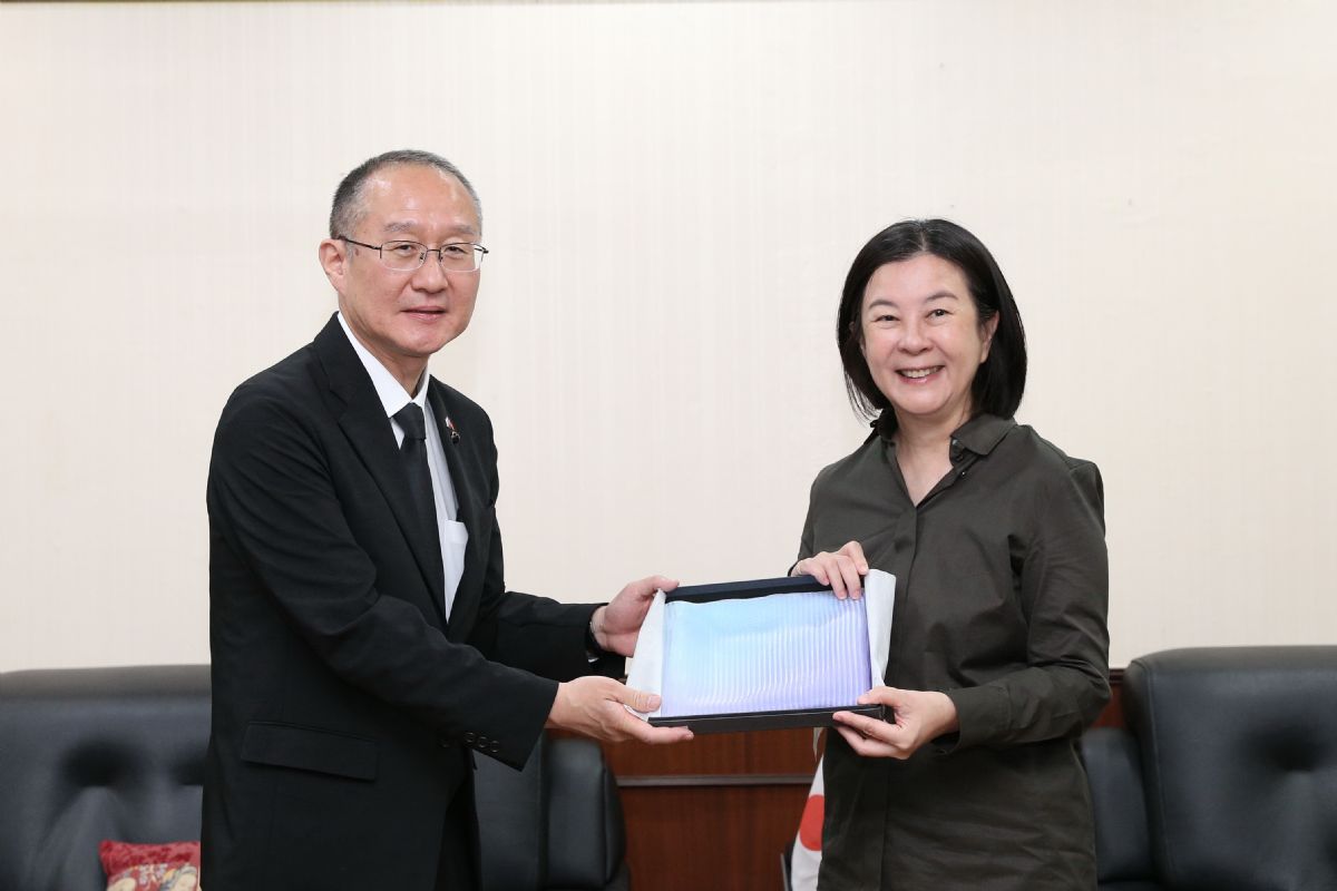 金澤市副市長新保博之拜會邱莉莉議長