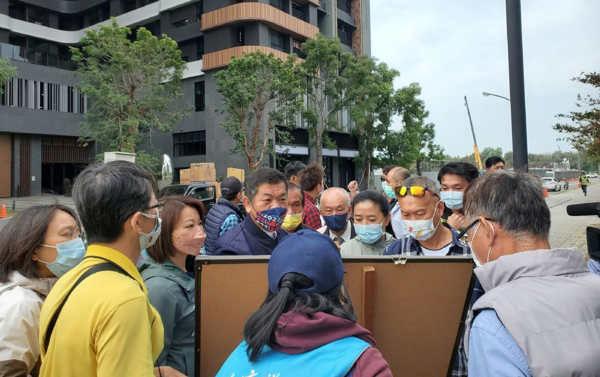 工務委員會勘查國平北路人行道應縮減以利人車通行