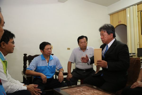 慰問救火英雄家屬 南市議長籲市府檢討消防員設備與福利