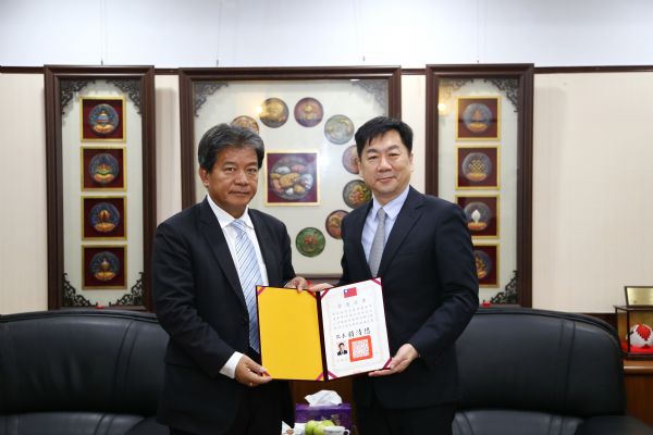 頒議長、副議長當選證書