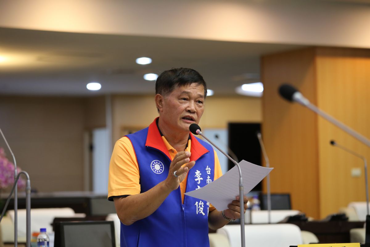 議員李文俊-怒嗆民進黨要出名，蔡英文率內閣喝萊克多巴胺牛奶，開國際記者會