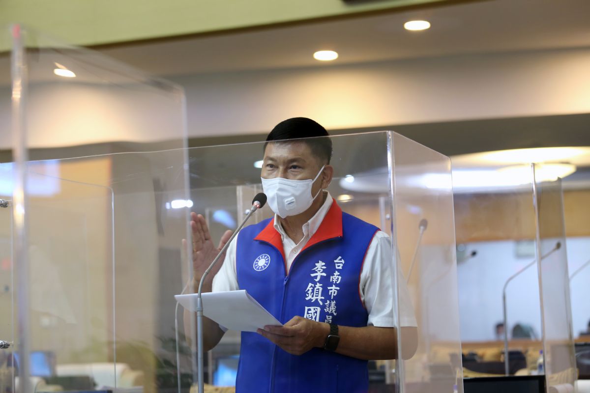議員李鎮國市政總質詢-監督市政，等不到經發局資料，卻等到廠商直接到議會，議員安全誰顧