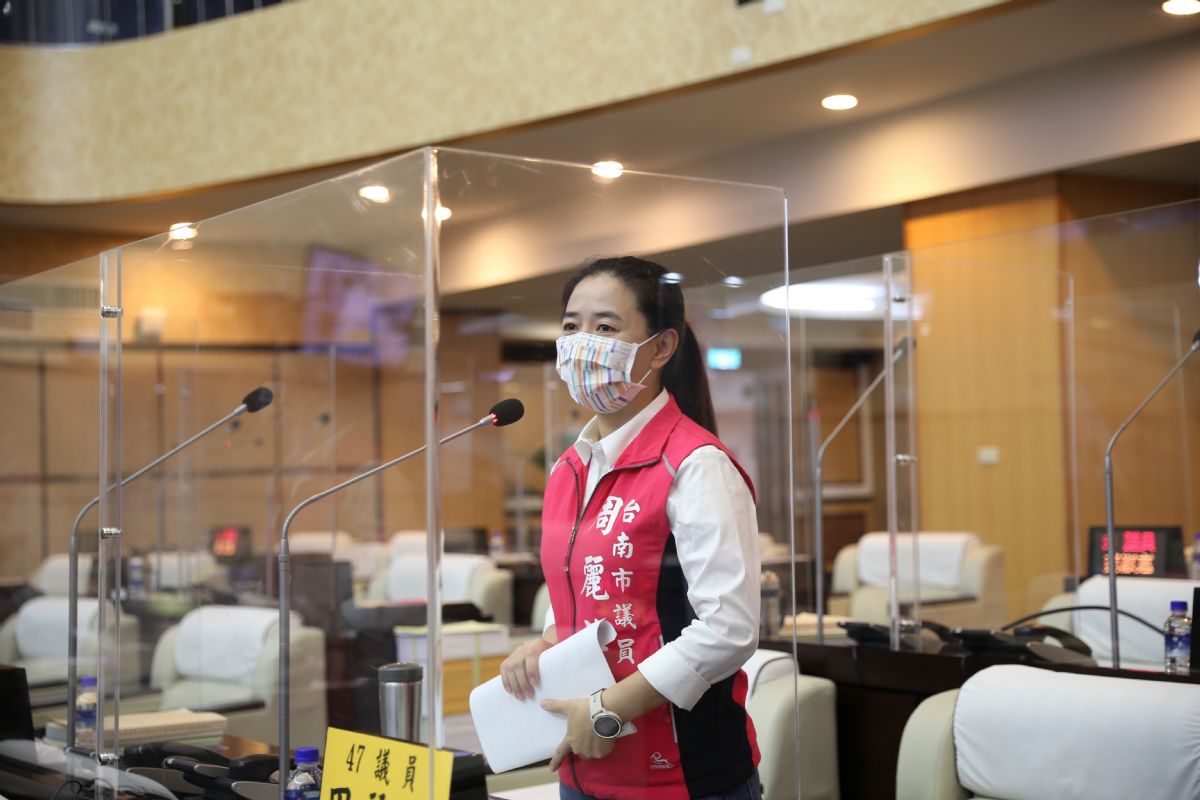 議員周麗津自由發言-為學童請命希望教室設置隔板 黃偉哲表示在最短時間內完成設置