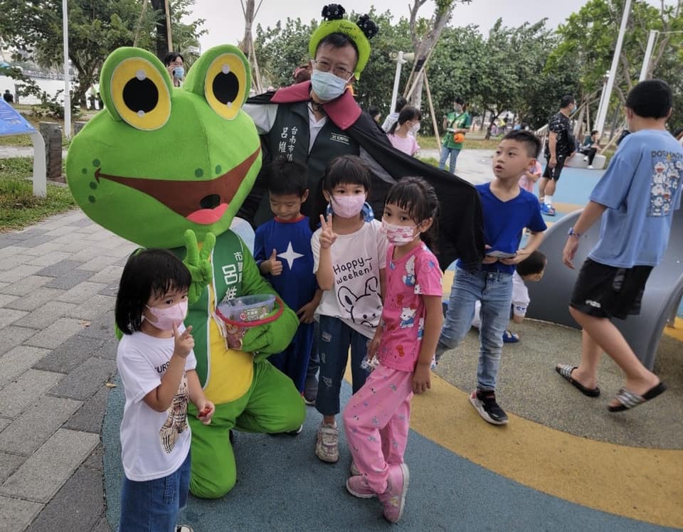 議員呂維胤-與親子歡度萬聖節 變裝快閃特色公園