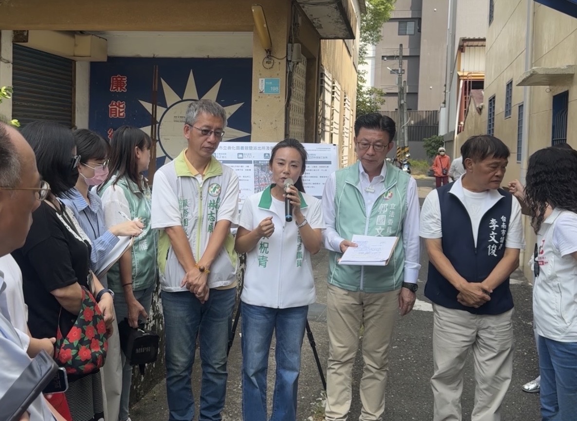 議員余柷青關心停車動線與舊圖書館活化