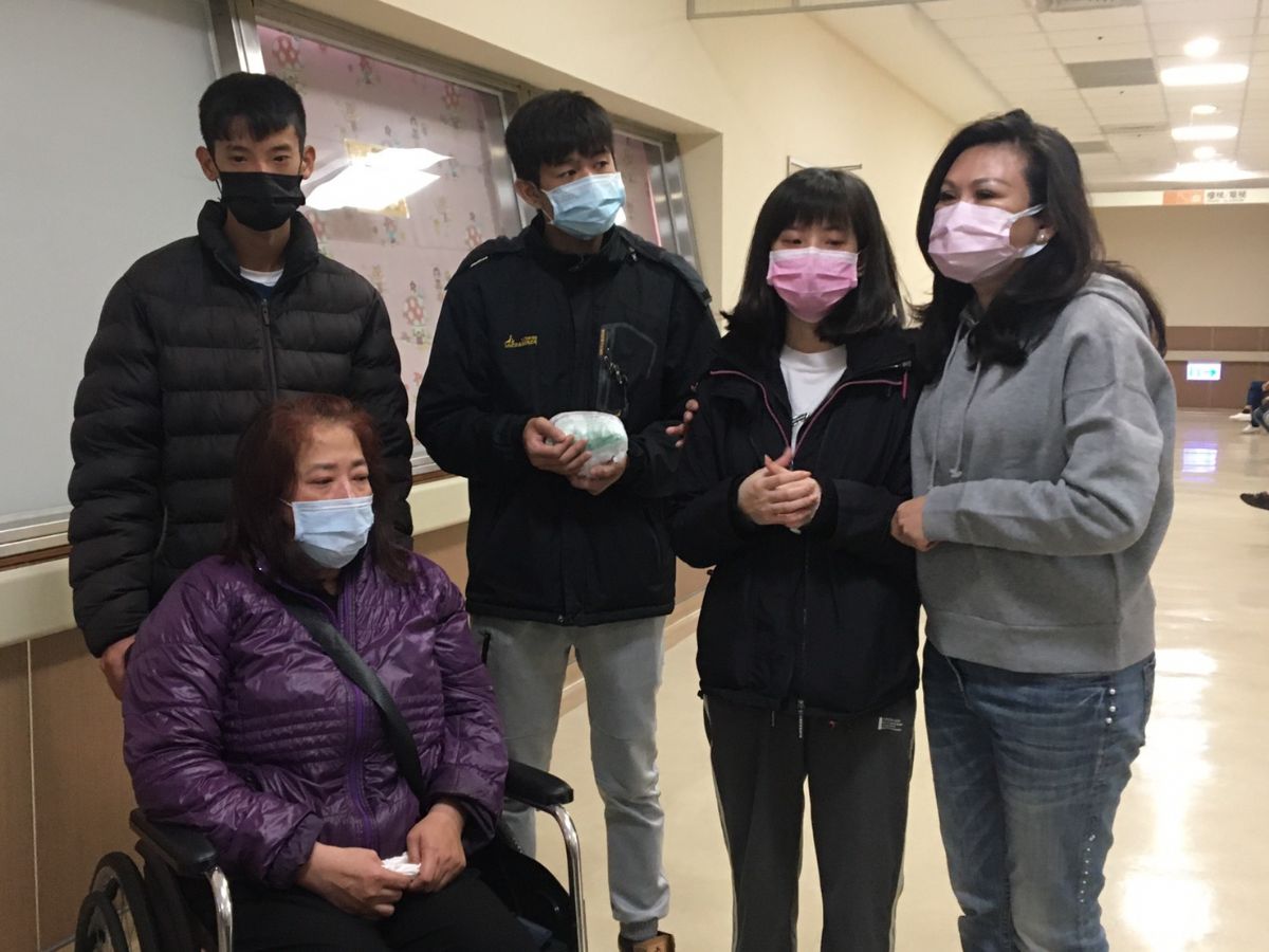 議員林燕祝-遭酒駕撞傷鐘姓女護理師不幸離世，家屬感謝各界關心，鐘母哽咽拜託政府對酒駕要重罰嚴懲，別再讓無辜民眾受害