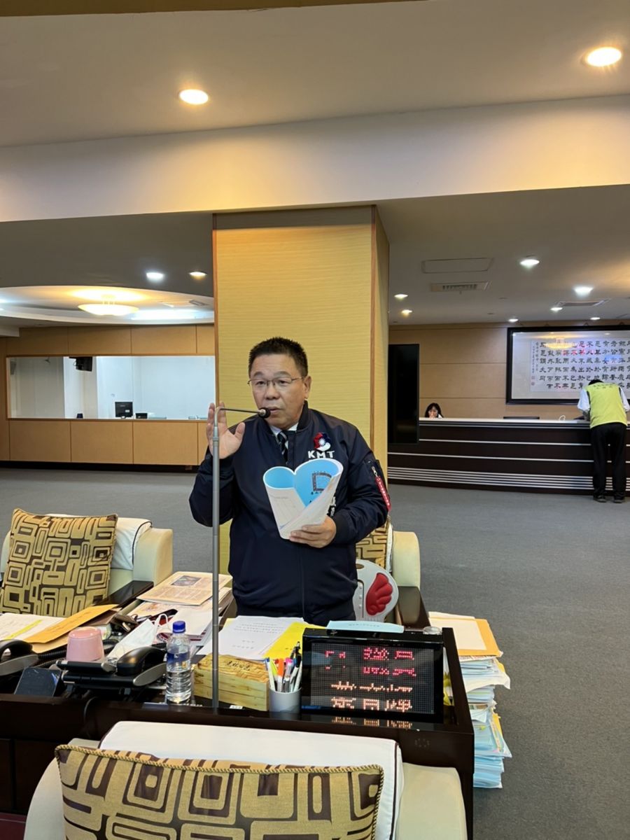 國民黨團-台南藍軍質疑，怕黑金這把火燒到賴清德，郭再欽火速請辭