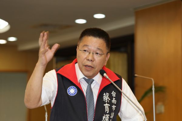 議員蔡育輝-請檢調查唐碧娥有沒有拿公帑翹班?翹班去那裡做甚麼?還他質詢清白
