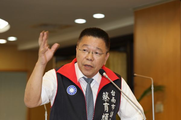 議員蔡育輝-請檢調查唐碧娥有沒有拿公帑翹班？翹班去那裡做甚麼？還他質詢清白