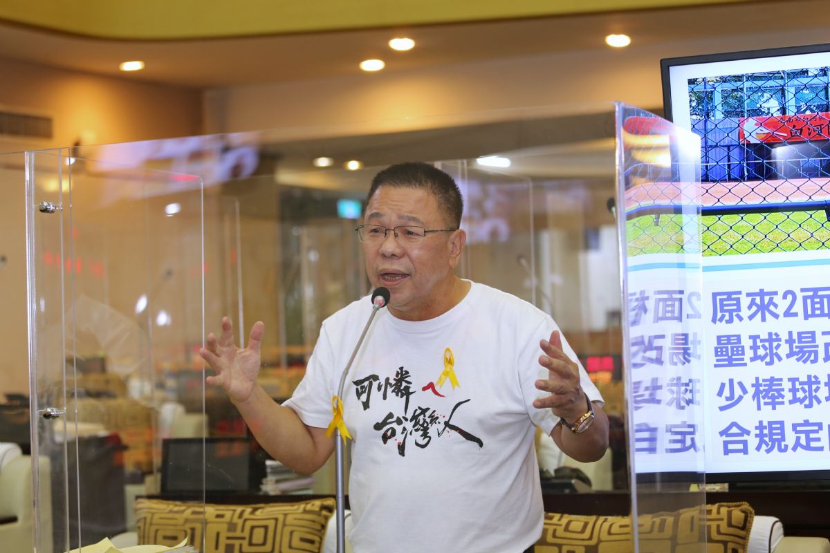 議員蔡育輝市政總質詢-批國圖南館規畫不符鄉親期待，根本是一座殭屍館