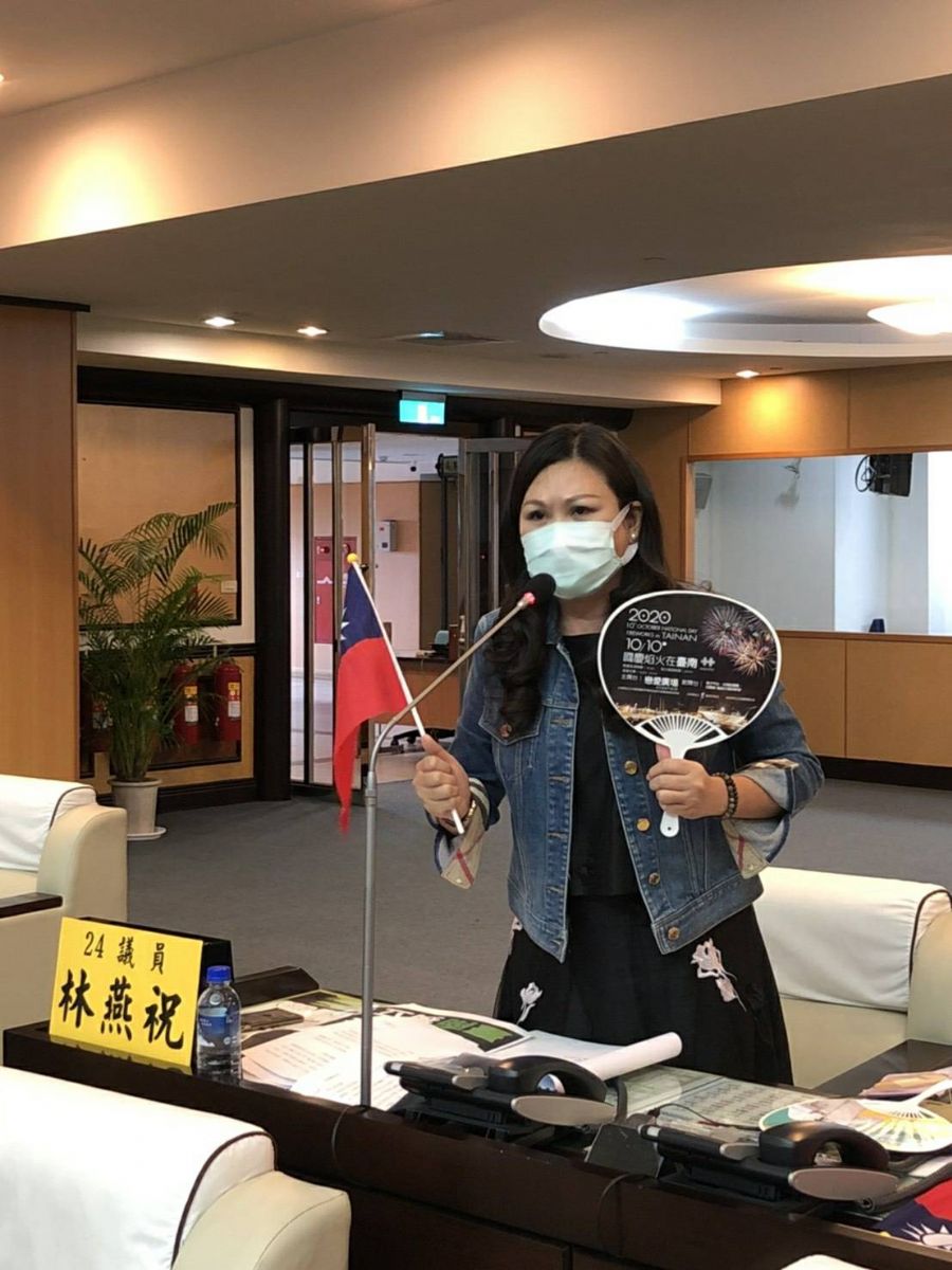 議員林燕祝-國慶焰火文宣看不到國旗 質問「台南獨立了嗎」