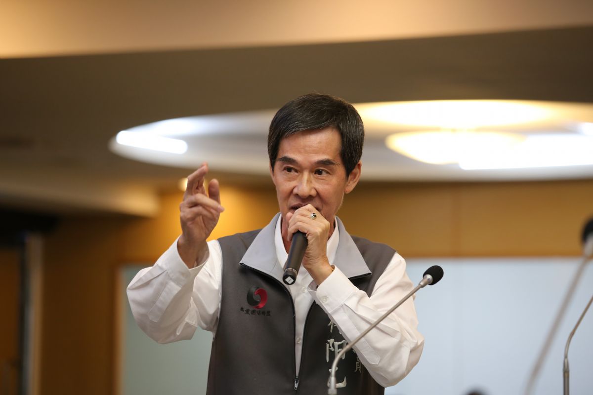 議員林阳乙質詢