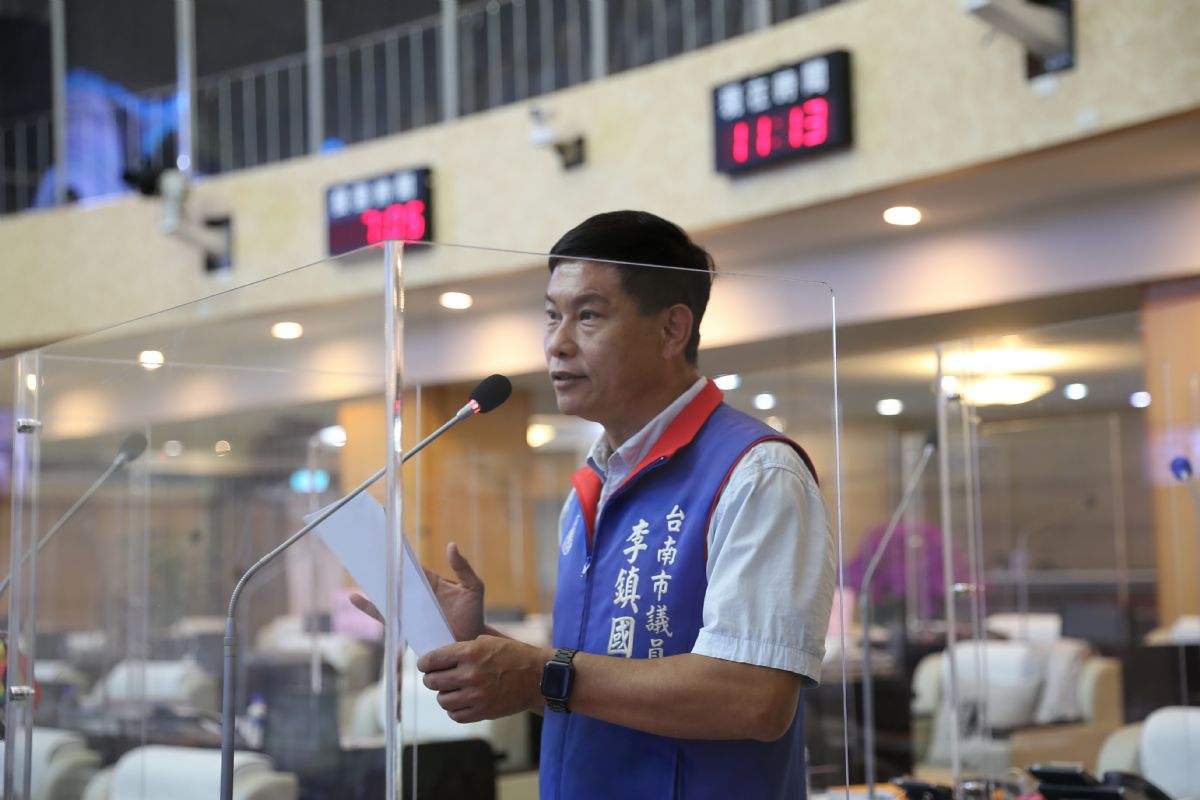 議員李鎮國市政總質詢-列管名單無台南最後鬼樓，批消防局，數量更多的老公寓如何列管？