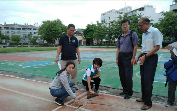 議員周麗津-拜託立委陳亭妃向體育署爭取新興國小運動場地整建經費