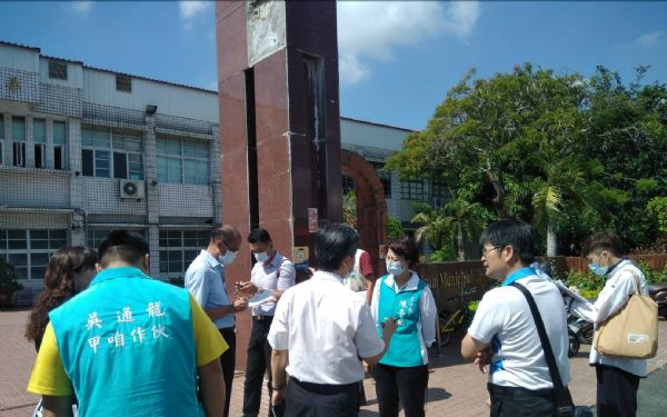 議員吳通龍-拜託立法委員陳亭妃合力向國教署爭取中營國小校門口及周邊環境改善工程經費