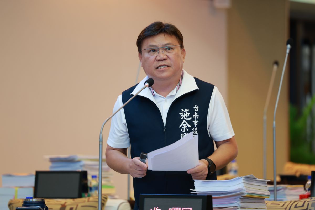 議員施余興望-議員助理陪同民眾到區公所洽公  遭承辦人員趕出門