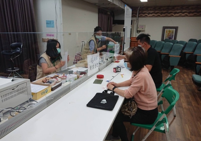 議員李啟維-電動機車業者辦營登註銷經發局將主動聯繫衛生