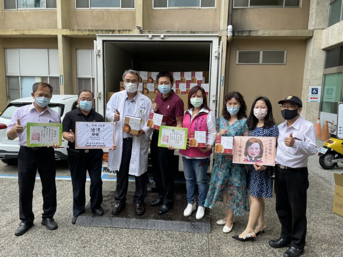 議員曾培雅-相約活佛素食餐廳相挺前線醫護人員 捐600盒素食禮盒至台南市立醫院