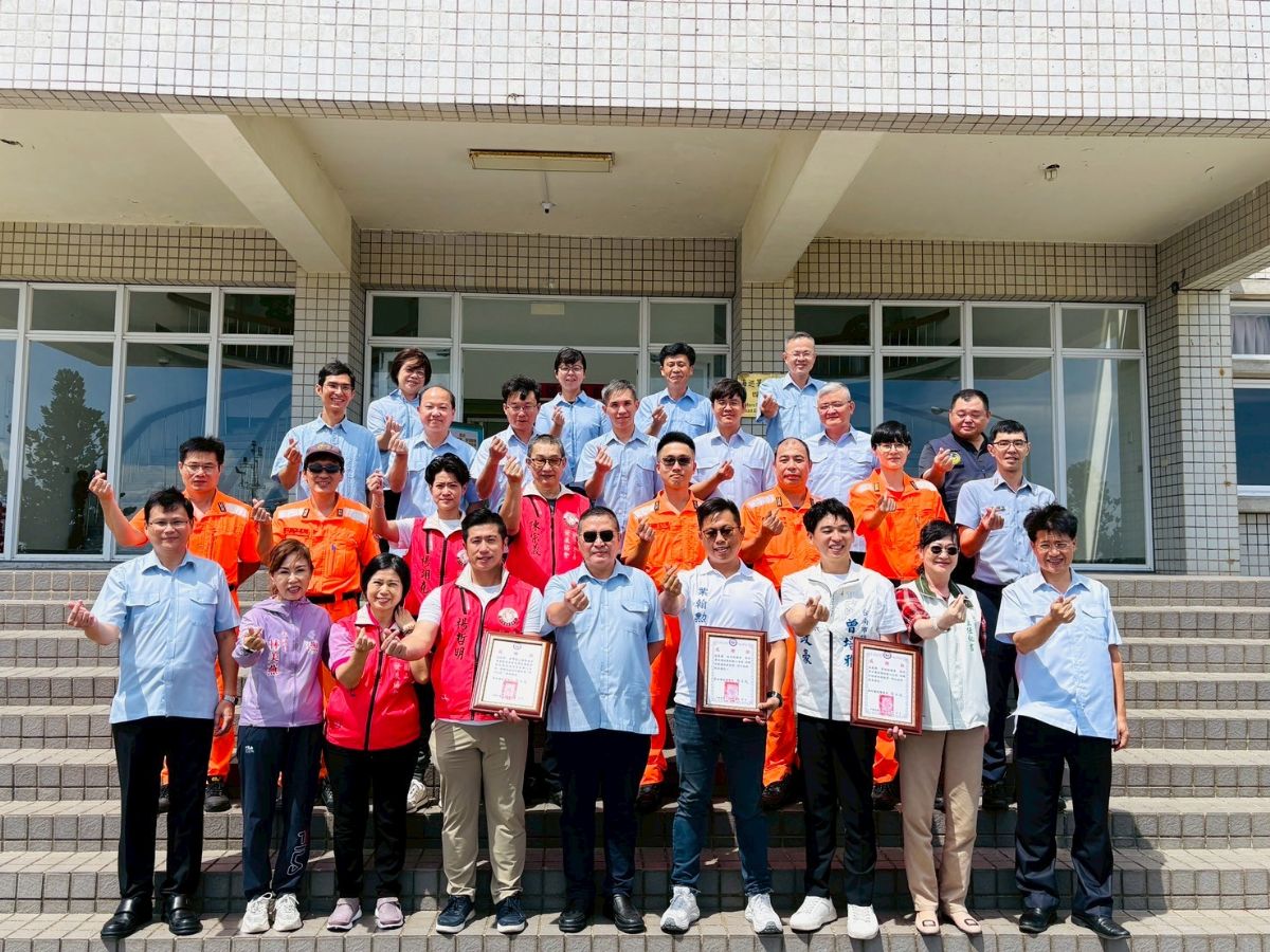 曾培雅、林美燕議員-勳豪同心助捐防蚊液守護海巡弟兄
