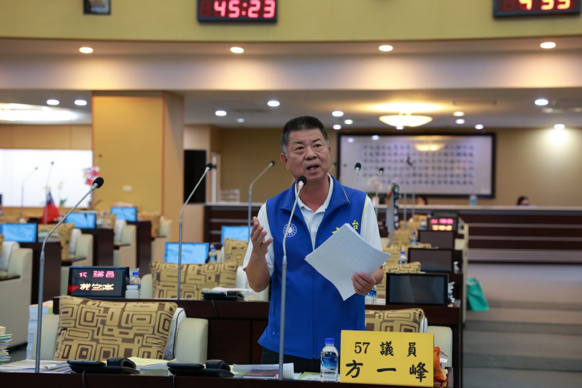 議員方一峰市政總質詢-颱風過4個月,等不到電視和電信補償方案,將軍區250盞路燈也不亮