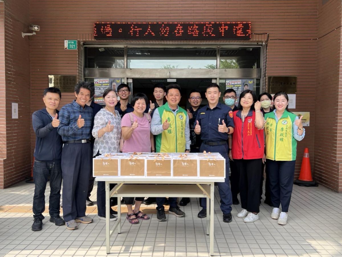 議員李啓維-愛心手工餅乾慰勞員警