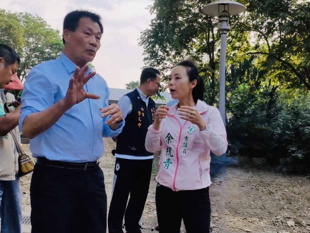議員余柷青-新化體育公園PU跑道逾27年未整修 與立委攜手爭取更新工程年底完