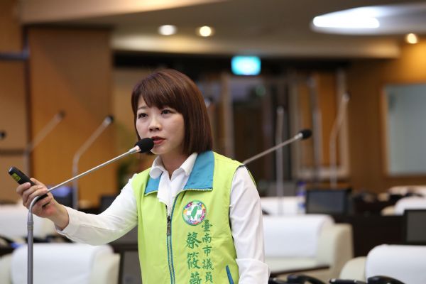 議員蔡筱薇質詢-以「市政五甘心」期許黃偉哲達成五星市政目標