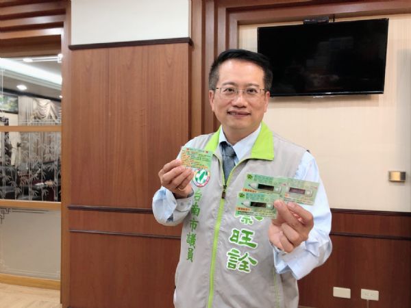 議員蔡旺詮-做防疫量體溫推「額溫卡」，捐發票送額溫卡
