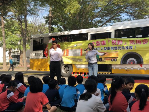 議員蔡筱薇-內輪差宣導開進校園，呼籲學生重視交通安全重要性